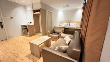 Studio | Desk, iron/ironing board, free WiFi