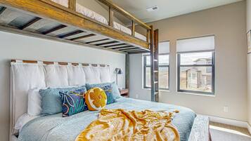 4 bedrooms, iron/ironing board, WiFi, bed sheets