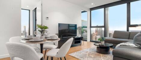 TV connectée, table de tennis de table