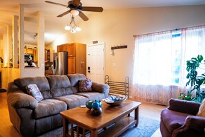 TV, computer monitors - Cozy CO Casa: Eco & Pet Friendly—Sleeps up to 8, Remote Work Hub, Rec Center (Frederick)