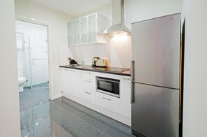 Mikrowelle, Ofen, Geschirrspüler