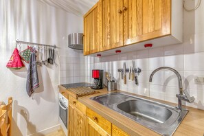 Frigorífic, microones, forn i placa de cuina 