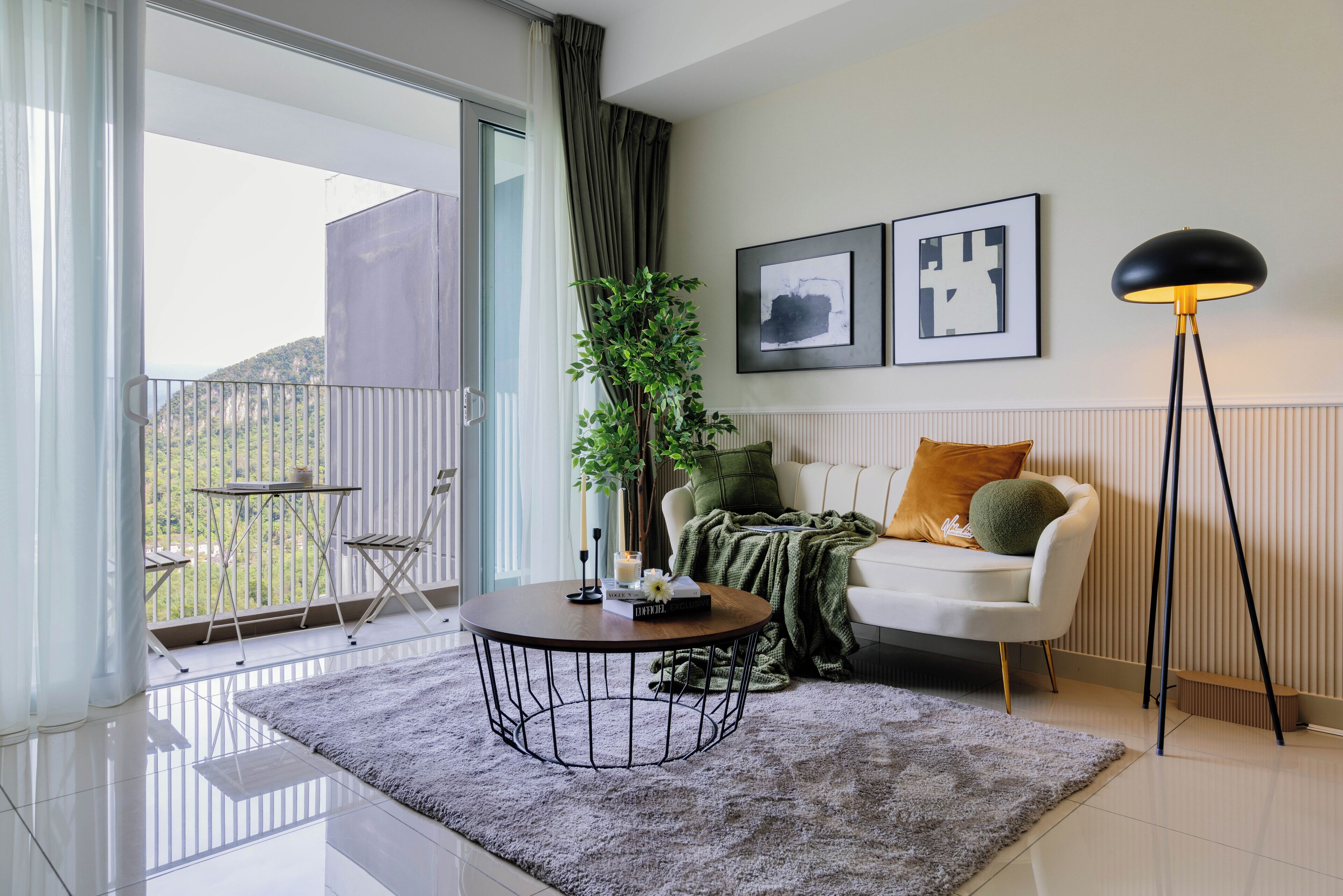 Apartamento Deluxe, 3 habitaciones, no fumadores, vistas a la colina | Zona de estar | Una televisión de pantalla plana