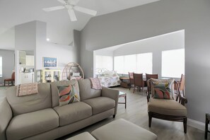 Smart TV, offices - Lakefront Home In Venice - Close To Beaches - Breezy Dreams (Venice)