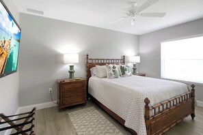 2 bedrooms, desk, iron/ironing board, free WiFi - Lakefront Home In Venice - Close To Beaches - Breezy Dreams (Venice)