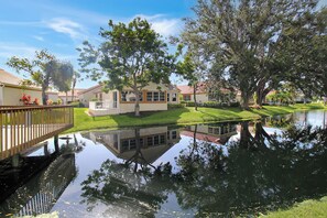 Property grounds - Lakefront Home In Venice - Close To Beaches - Breezy Dreams (Venice)