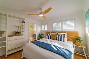 5 bedrooms, desk, iron/ironing board, travel crib