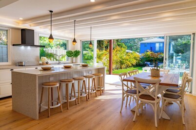 HolidayRento Capri Beach House Retreat Shoal Bay