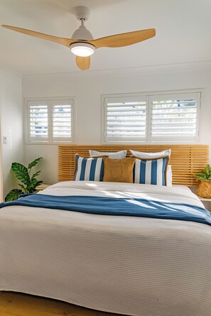 5 bedrooms, desk, iron/ironing board, travel cot