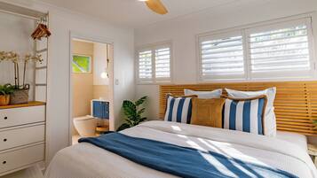 5 habitaciones, escritorio y tabla de planchar con plancha