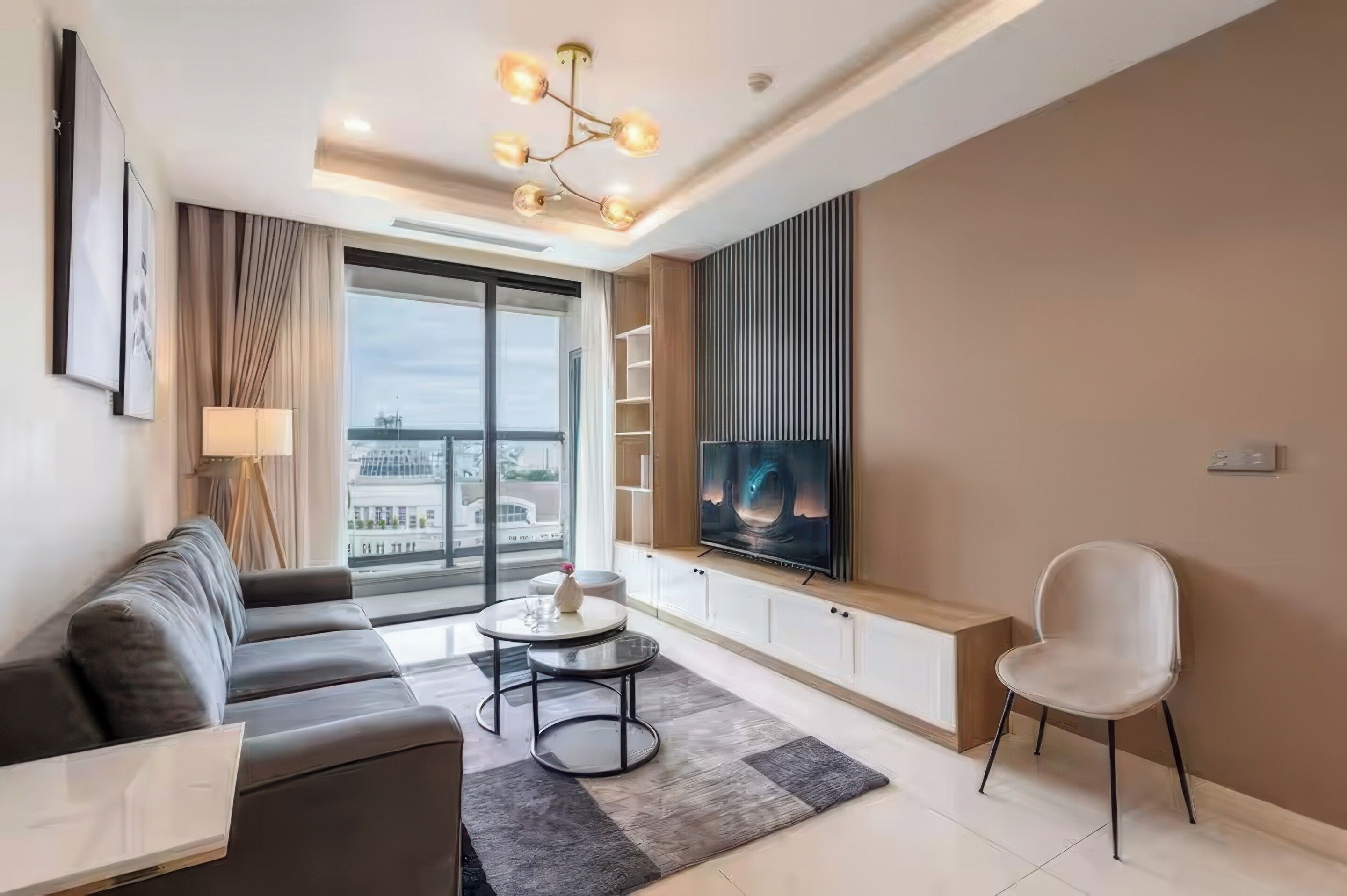 高級公寓, 2 間臥室, 廚房, 城市景觀 | 起居區 | 35-吋智慧型電視，提供有線頻道