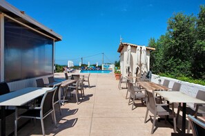 Pool - Studio Apartment 'Zante View Family 4' with Sea View, Wi-Fi and Air Conditioning (Tsilivi)