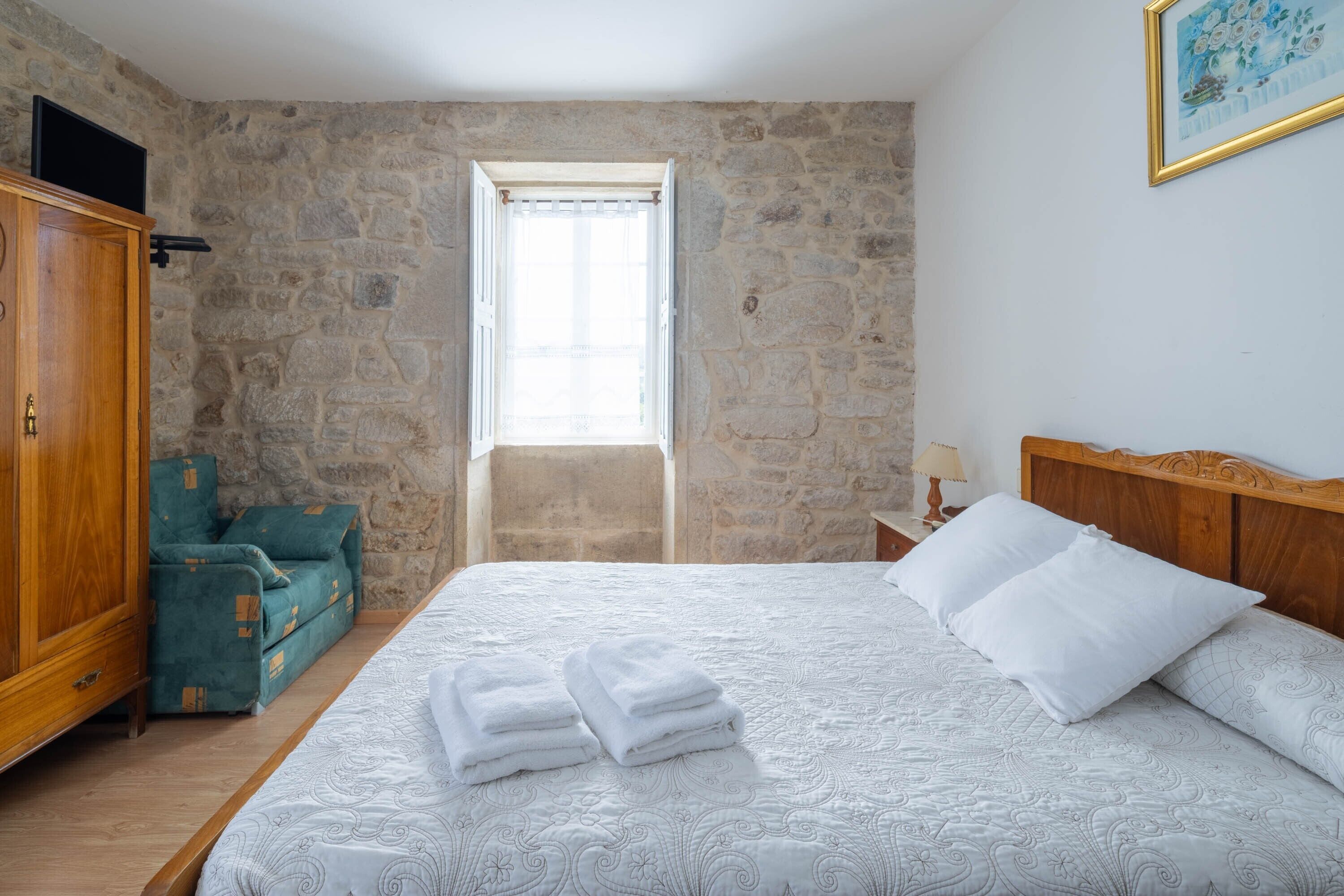 3 slaapkamers, een strijkplank/strijkijzer, beddengoed