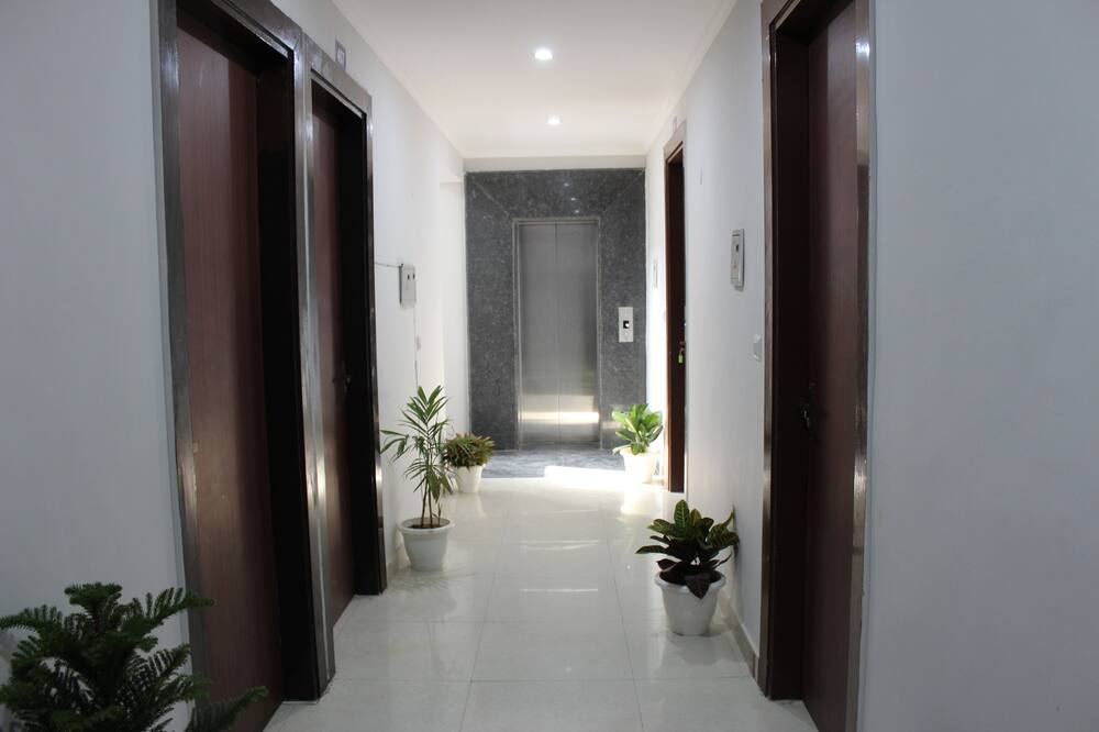 Aura Luxury Studio Near Artemis Hospital