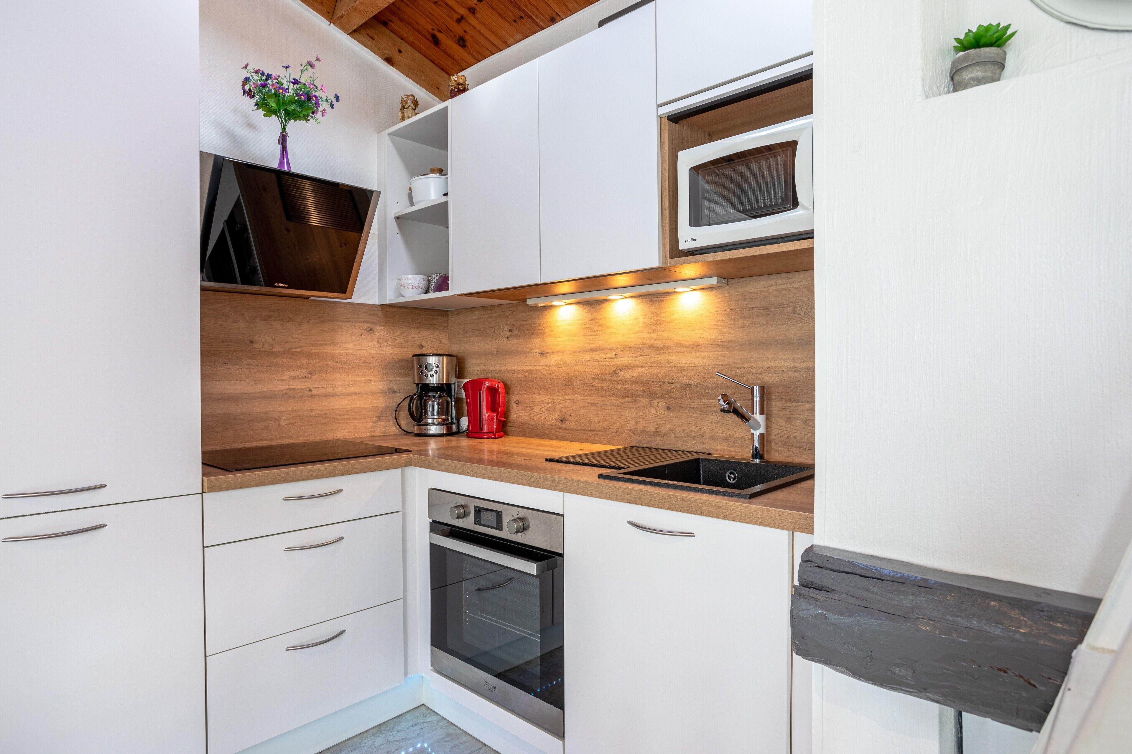 冰箱、微波炉、烤箱、炉灶