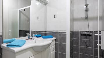 Douche, sĂšche-cheveux