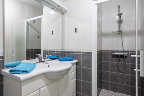 Chuveiro, secador de cabelo