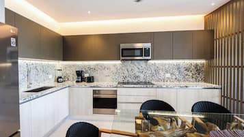 Fridge, microwave, oven, stovetop