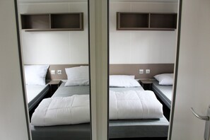 3 bedrooms, bed sheets