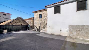 Enceinte de lâhĂ©bergement