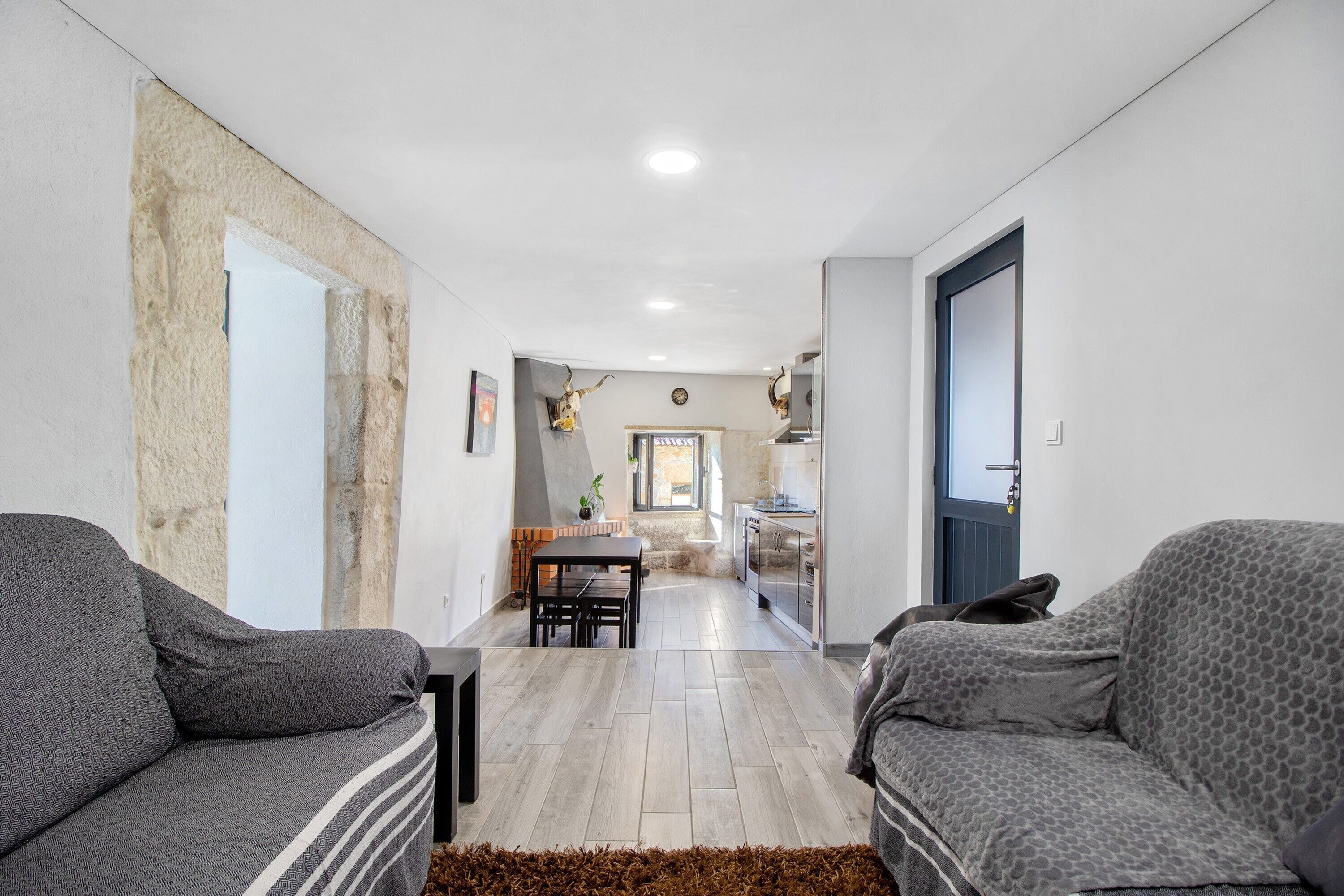 Tv, eldstad, tv-spel och dvd-spelare