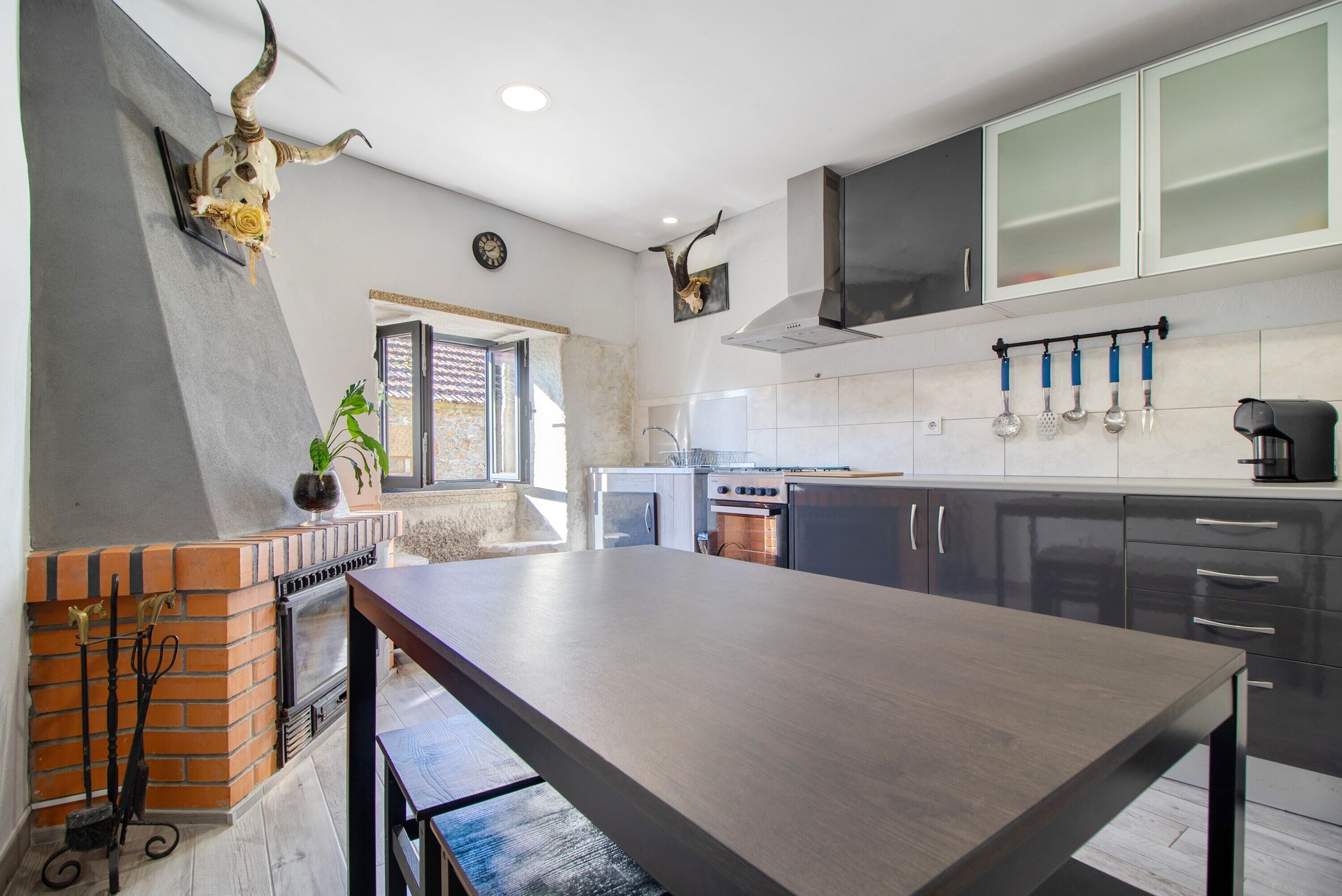 Kylskåp, mikrovågsugn, ugn och spishäll