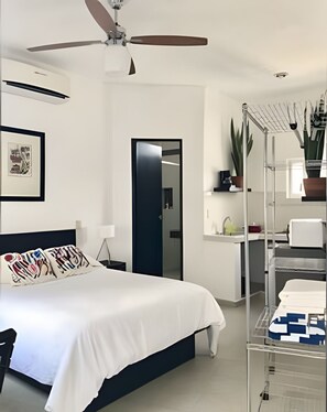 Standard Studio | Individually decorated, individually furnished, desk, laptop workspace - 12 de Octubre (Cabo San Lucas)