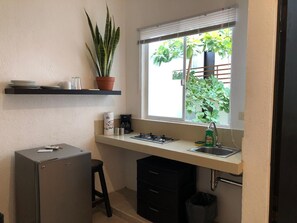 標準開放式客房 | 私人廚房 | 小冰箱、微波爐、咖啡機/沖茶器、清潔用品