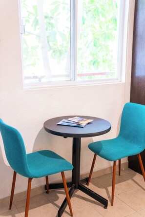 標準開放式客房 | 房內用餐區