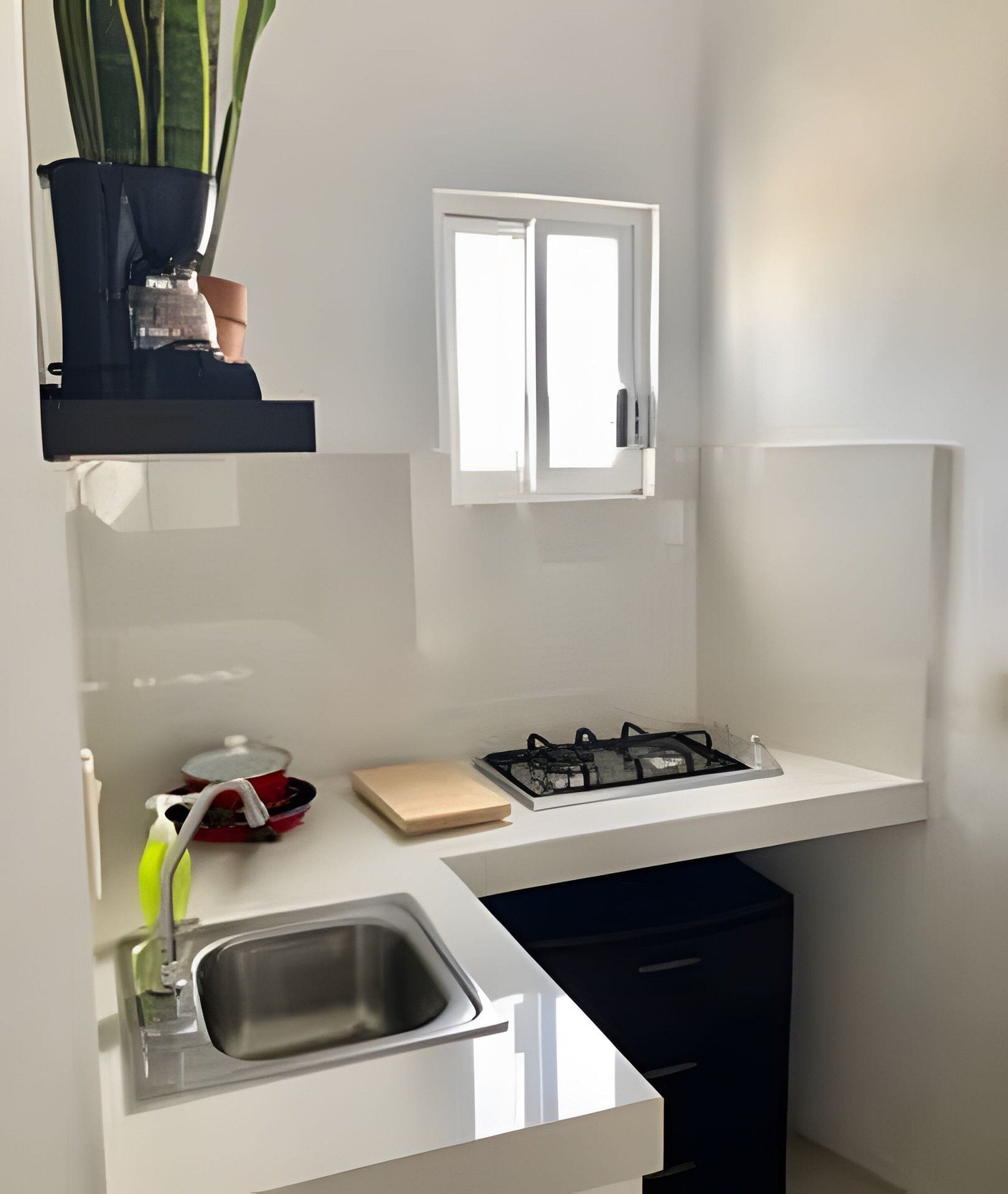 Studio Standard | Eget kök | Minikylskåp, mikrovågsugn, kaffe- och tebryggare och städutrustning