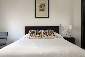 Standard Studio | Individually decorated, individually furnished, desk, laptop workspace - 12 de Octubre (Cabo San Lucas)