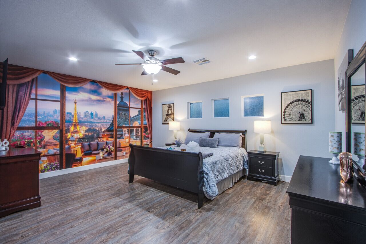 5 bedrooms, desk, iron/ironing board, travel cot