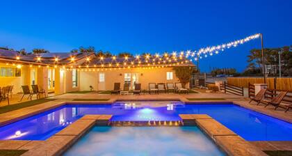 Luxurious 5 BR, 5.5 BA Villa, Pool, Games, 15 min to LV Strip