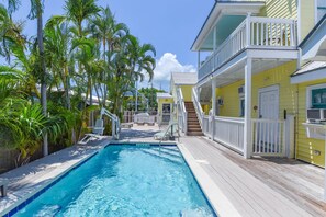 Luokittelematon kuva, 2 kautta 33, painike