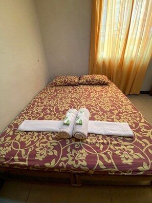 Basic Double or Twin Room, City View | Desk, laptop workspace - Princesa El Gallo Inn (Puerto Princesa)