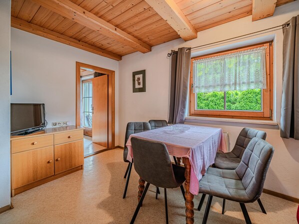 Dining - Cosy apartment near the ski lift with terrace (Sankt Johann in Tirol)