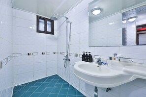 Bathroom - Picasso Motel (Seoul)