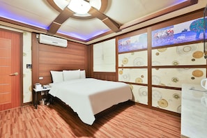 Basic Quadruple Room, Private Bathroom (Parking available) | Wi-Fi gratuit
