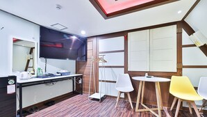 Basic Quadruple Room, Private Bathroom (Parking available) | 免費 Wi-Fi