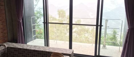 Signature Suite, Mountain View | Bilik Mandi | Tab mandi dan pancuran berasingan, kelengkapan dandanan diri percuma