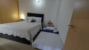 1 chambre, bureau, fer et planche à repasser, Wi-Fi