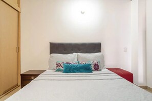 1 soverom, skrivebord, strykejern/-brett og wi-fi