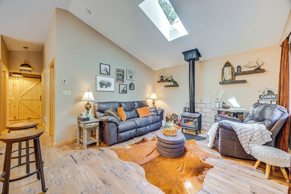 Lake George Vacation Rental | 2BR | 1BA | 1,058 Sq Ft | 2 Steps to Enter