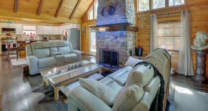 Hot Springs Cabin w/ Deck + Mountain Views!