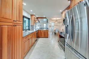 Interior - Water Frontage w/ Gulf Access! Cape Coral Home (Cape Coral)