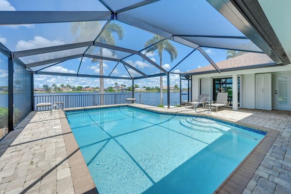 A heated pool - Water Frontage w/ Gulf Access! Cape Coral Home (Cape Coral)