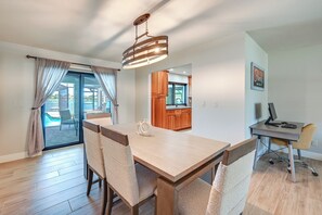 Dining - Water Frontage w/ Gulf Access! Cape Coral Home (Cape Coral)