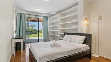 6 bedrooms, iron/ironing board, WiFi, bed sheets