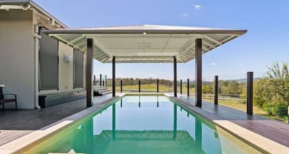Mountain Majesty with Poolside: Relaxing Getaway