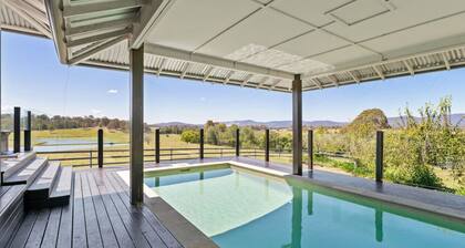 Mountain Majesty with Poolside: Relaxing Getaway